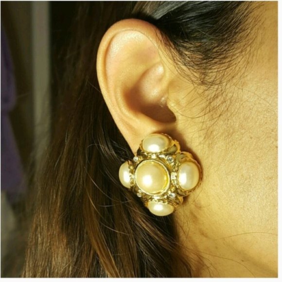 Vintage Faux Pearl Clip on Earrings - Picture 2 of 3